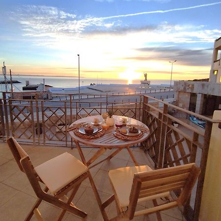 Potato Beach Apartment At Beach Front & Sea View Lagos Bagian luar foto