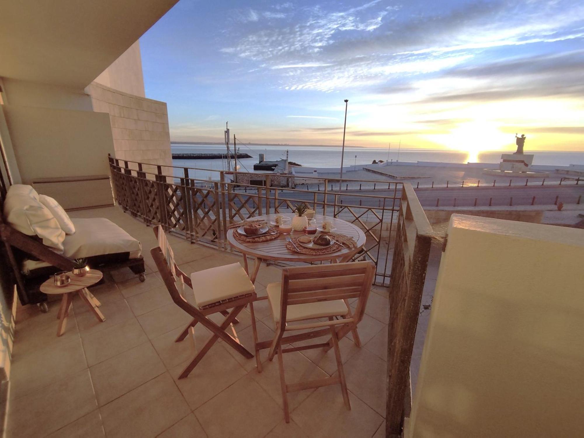 Potato Beach Apartment At Beach Front & Sea View Lagos Bagian luar foto